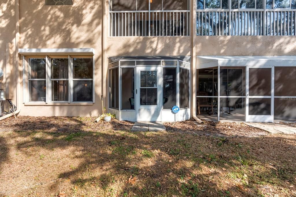 For Sale: $319,900 (3 beds, 3 baths, 2083 Square Feet)