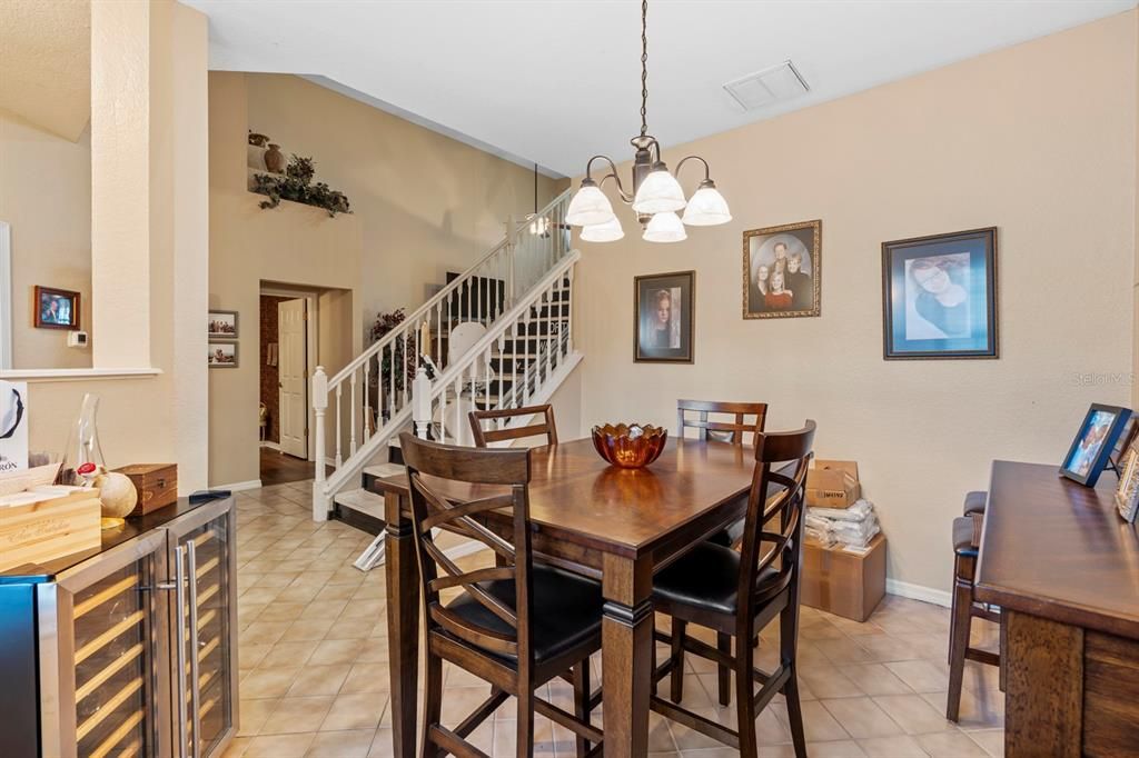 For Sale: $319,900 (3 beds, 3 baths, 2083 Square Feet)