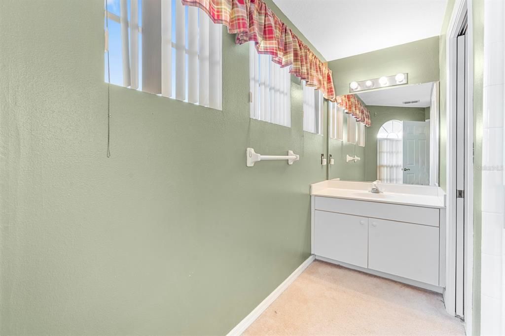 For Sale: $319,900 (3 beds, 3 baths, 2083 Square Feet)