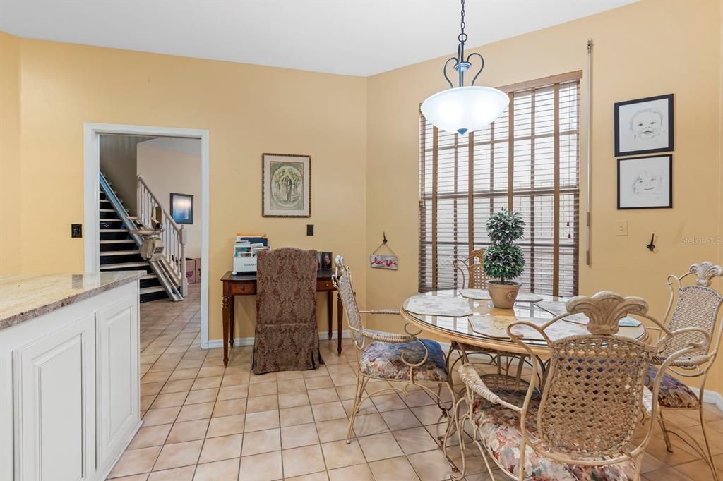 For Sale: $319,900 (3 beds, 3 baths, 2083 Square Feet)