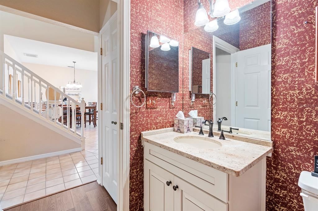 For Sale: $319,900 (3 beds, 3 baths, 2083 Square Feet)