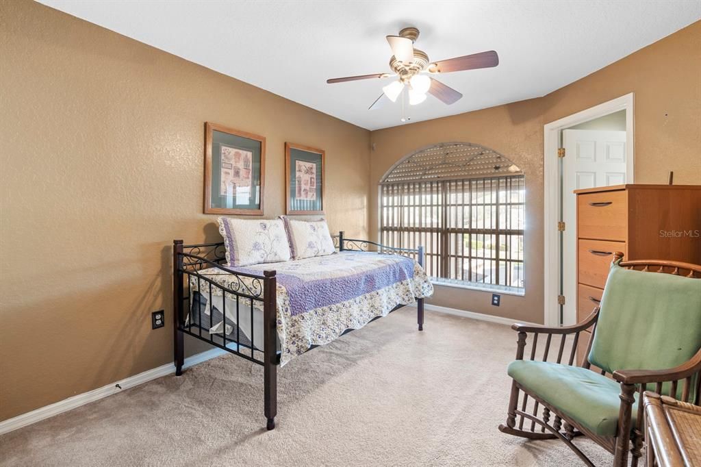 For Sale: $319,900 (3 beds, 3 baths, 2083 Square Feet)