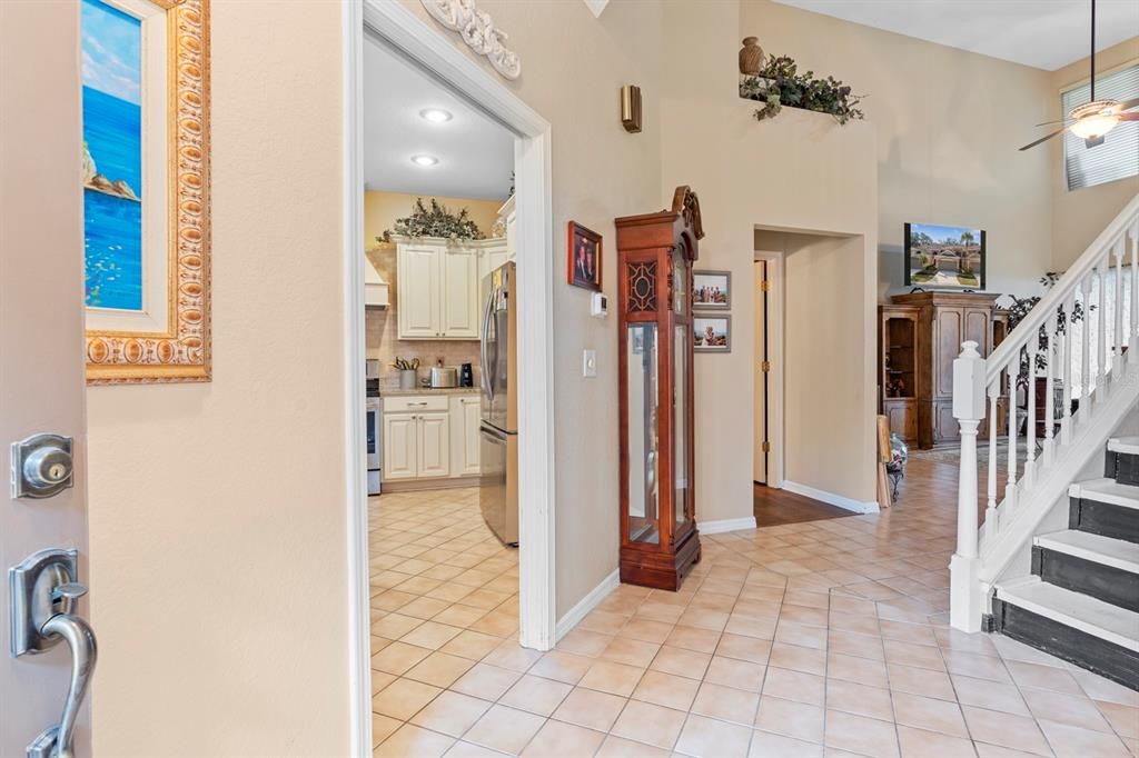 For Sale: $319,900 (3 beds, 3 baths, 2083 Square Feet)