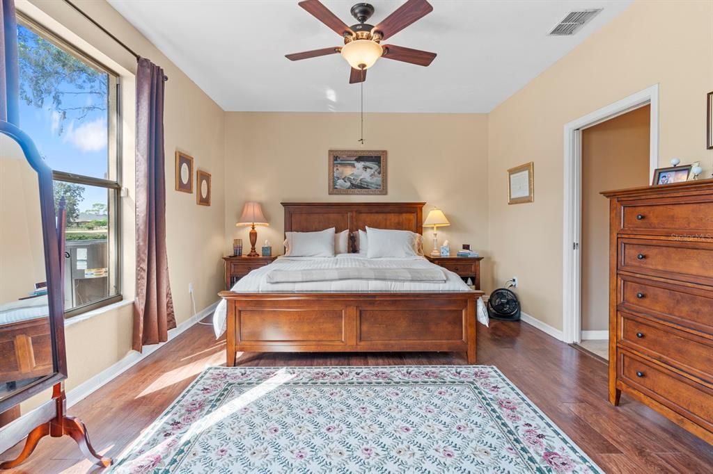 For Sale: $319,900 (3 beds, 3 baths, 2083 Square Feet)