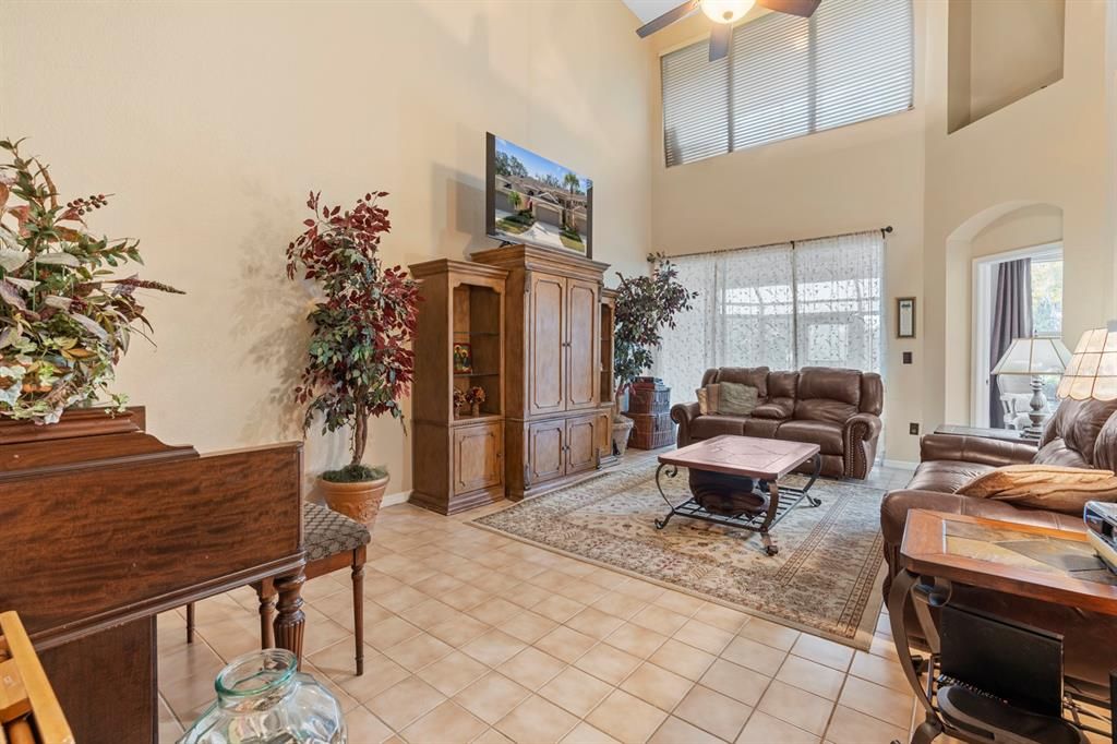 For Sale: $319,900 (3 beds, 3 baths, 2083 Square Feet)