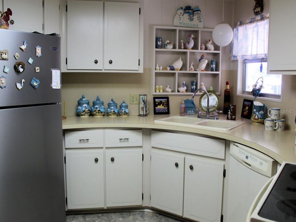 待售: $122,000 (2 贝兹, 2 浴室, 1296 平方英尺)