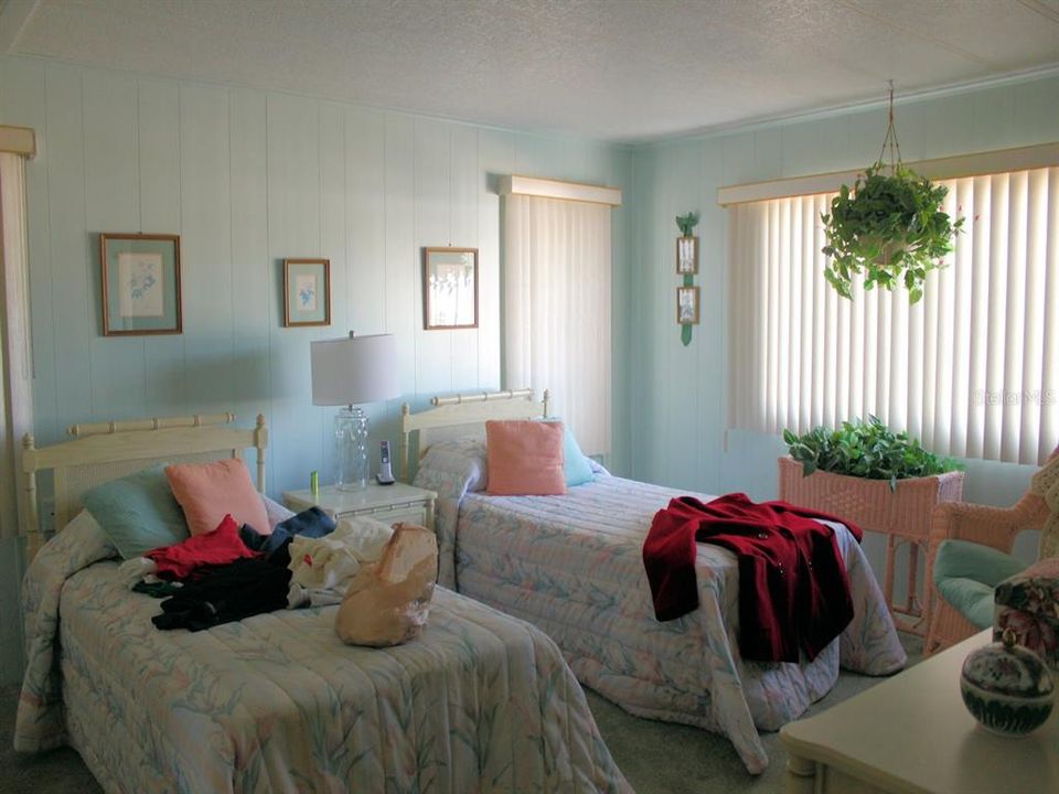 待售: $122,000 (2 贝兹, 2 浴室, 1296 平方英尺)