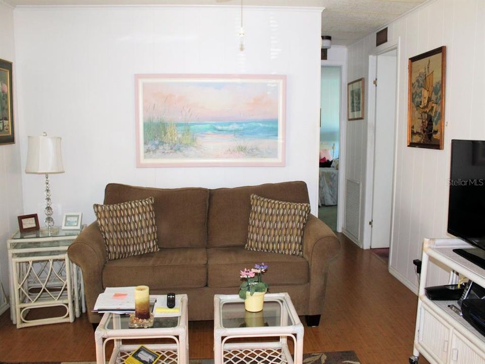 待售: $122,000 (2 贝兹, 2 浴室, 1296 平方英尺)