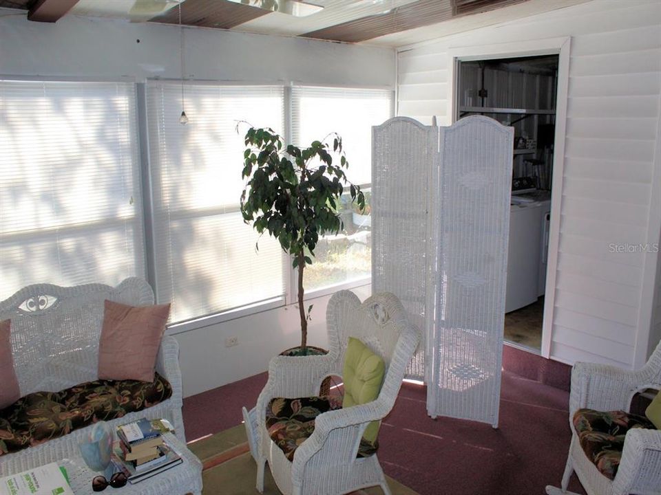 待售: $122,000 (2 贝兹, 2 浴室, 1296 平方英尺)