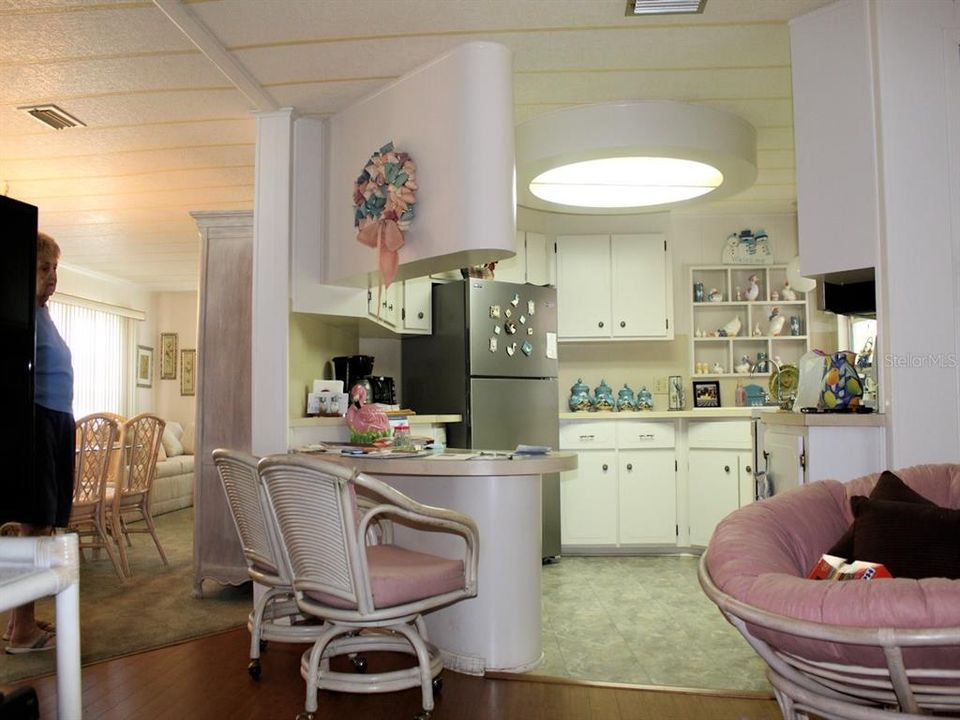 待售: $122,000 (2 贝兹, 2 浴室, 1296 平方英尺)