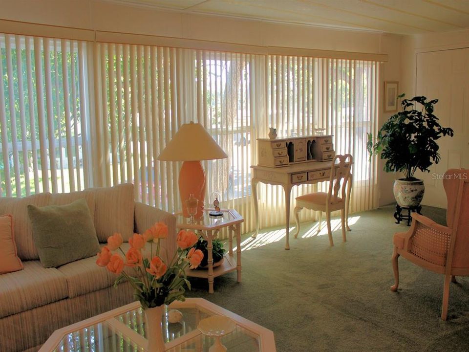 待售: $122,000 (2 贝兹, 2 浴室, 1296 平方英尺)