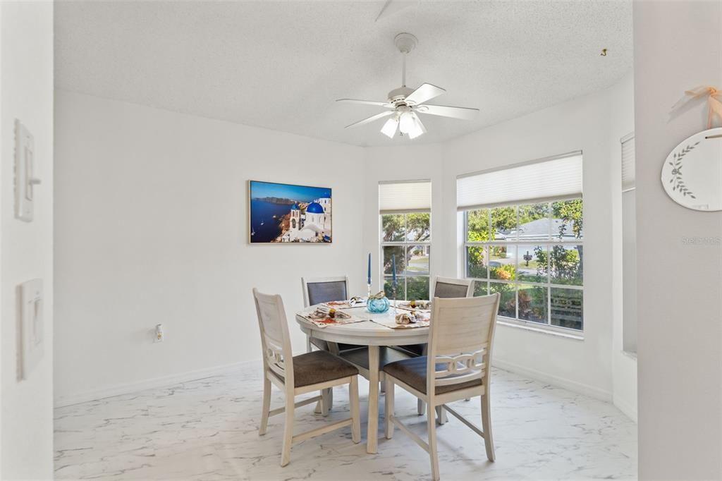 待售: $295,000 (3 贝兹, 2 浴室, 1676 平方英尺)