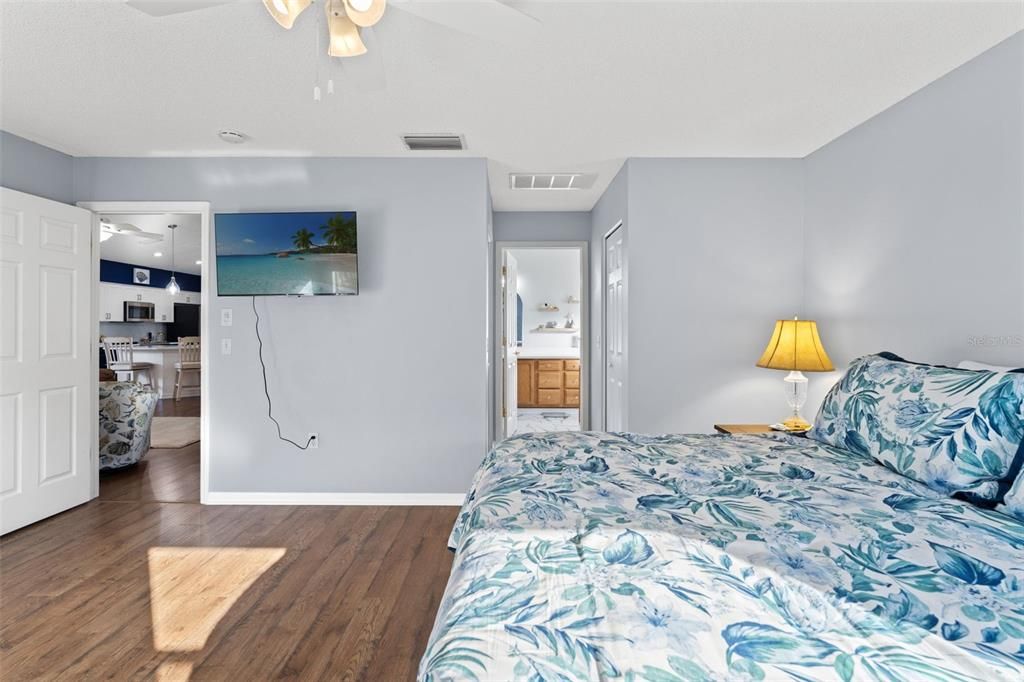 待售: $295,000 (3 贝兹, 2 浴室, 1676 平方英尺)