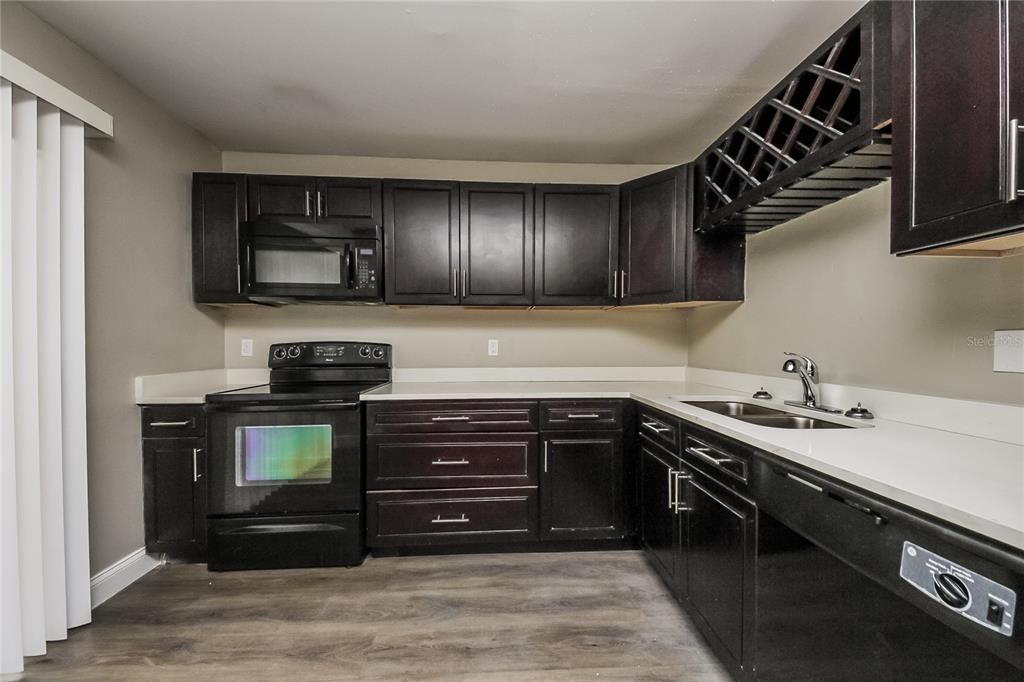 В аренду: $2,425 (3 спален, 2 ванн, 1357 Квадратных фут)