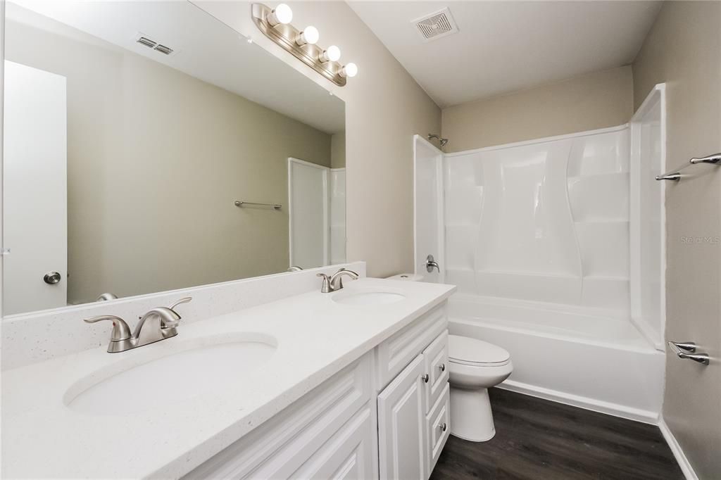 В аренду: $2,425 (3 спален, 2 ванн, 1357 Квадратных фут)