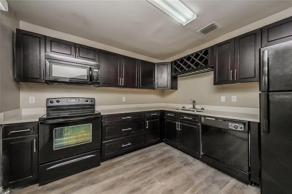 В аренду: $2,425 (3 спален, 2 ванн, 1357 Квадратных фут)