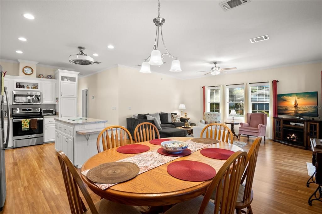 Active With Contract: $250,000 (2 beds, 2 baths, 1303 Square Feet)