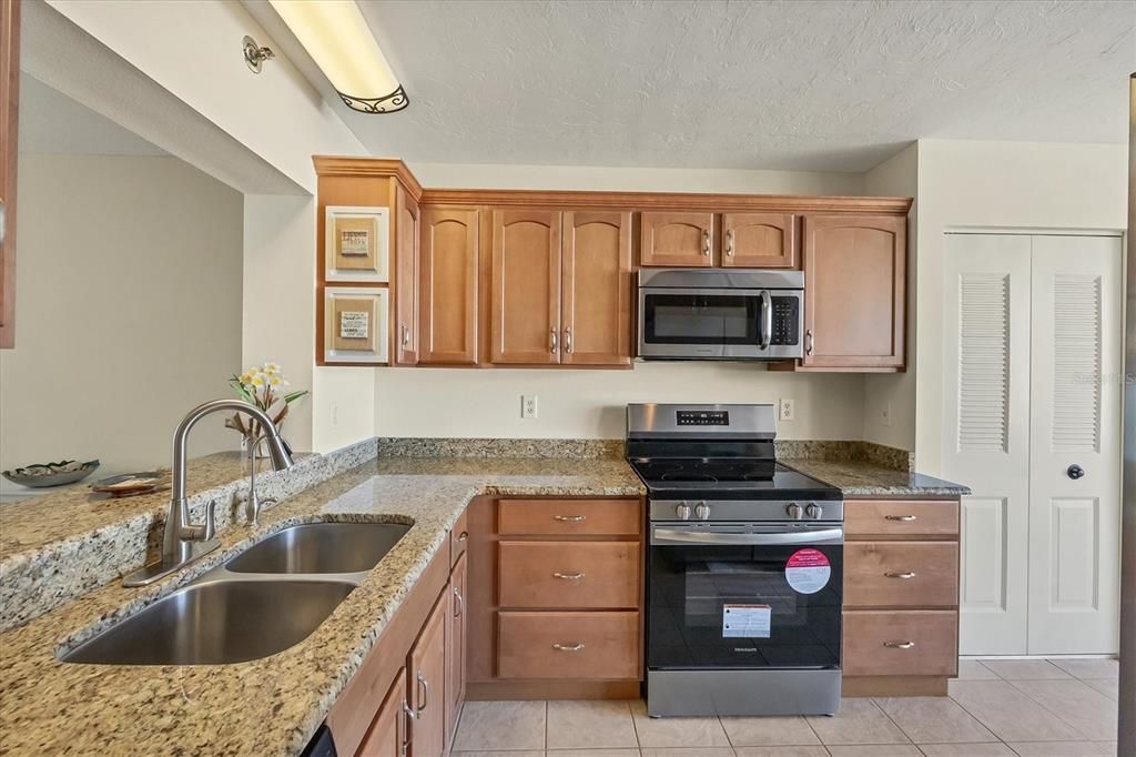 En Venta: $175,500 (2 camas, 2 baños, 1256 Pies cuadrados)