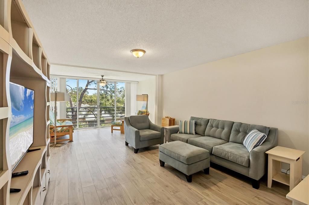 En Venta: $175,500 (2 camas, 2 baños, 1256 Pies cuadrados)