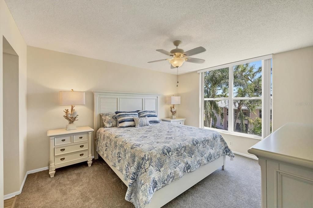 En Venta: $175,500 (2 camas, 2 baños, 1256 Pies cuadrados)