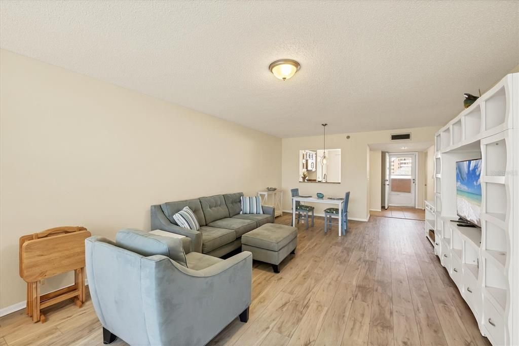 En Venta: $175,500 (2 camas, 2 baños, 1256 Pies cuadrados)