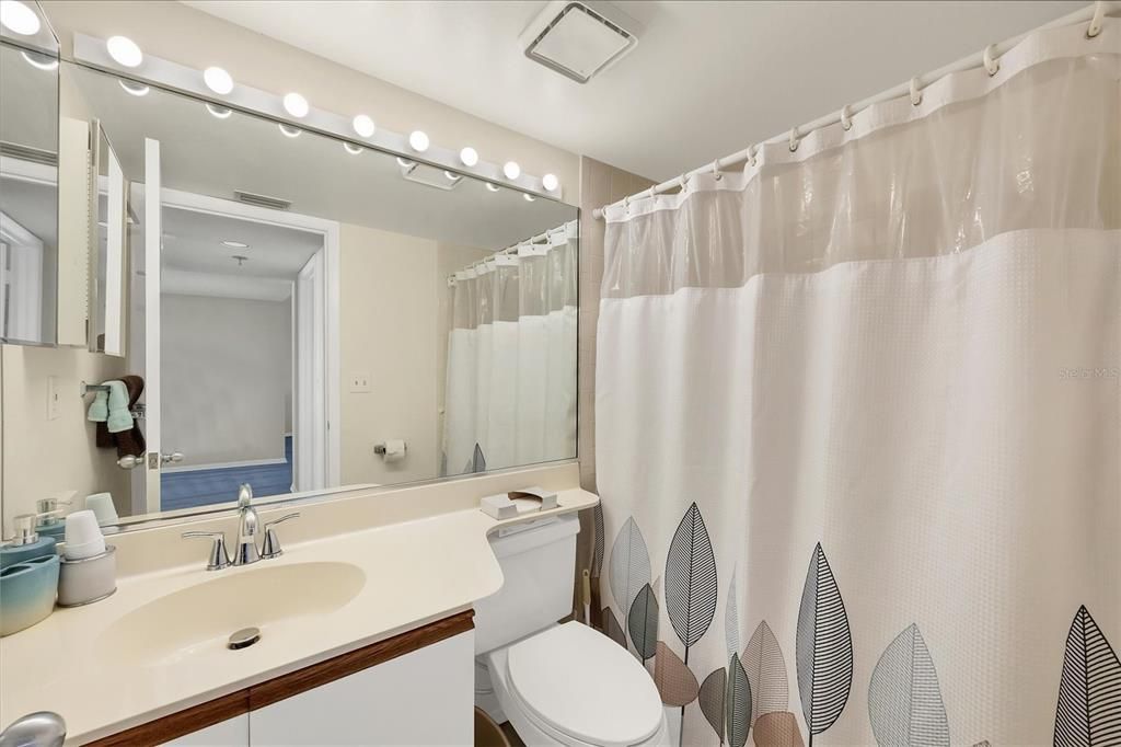 En Venta: $175,500 (2 camas, 2 baños, 1256 Pies cuadrados)