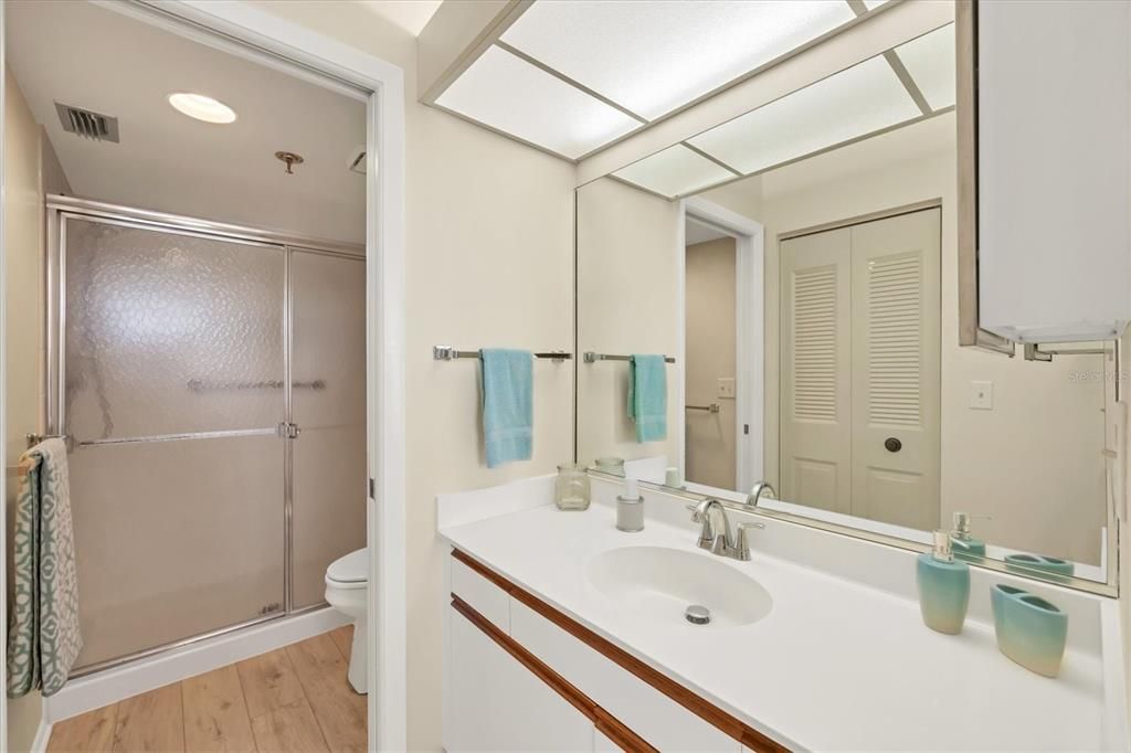 En Venta: $175,500 (2 camas, 2 baños, 1256 Pies cuadrados)