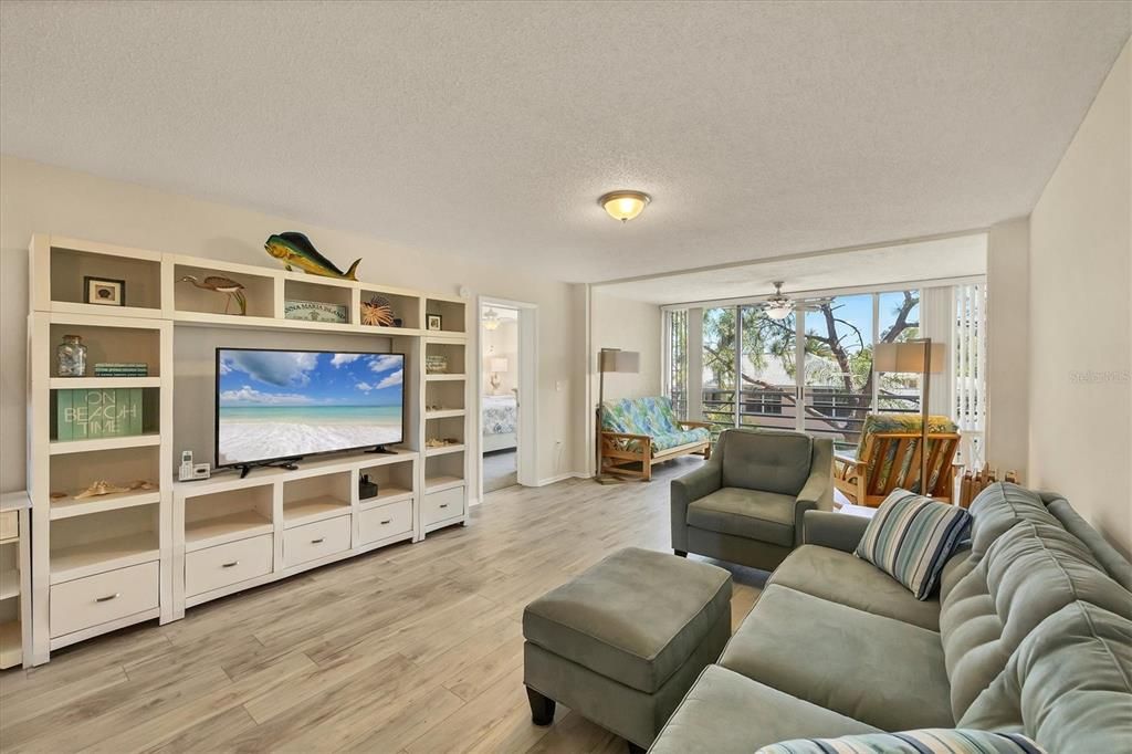 En Venta: $175,500 (2 camas, 2 baños, 1256 Pies cuadrados)