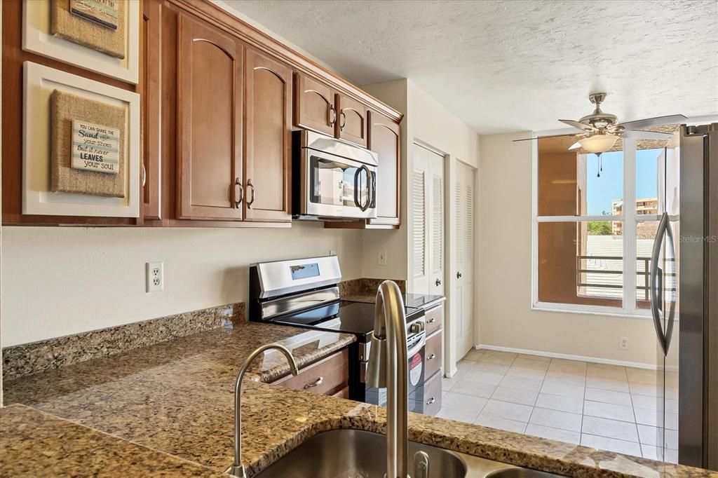 En Venta: $175,500 (2 camas, 2 baños, 1256 Pies cuadrados)