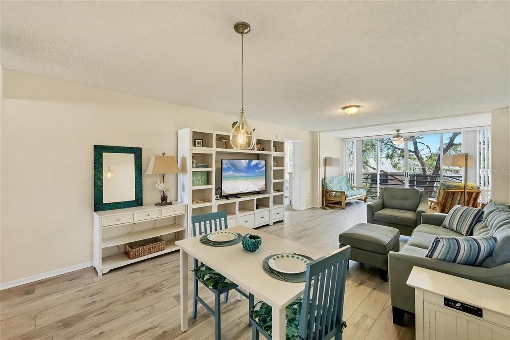 En Venta: $175,500 (2 camas, 2 baños, 1256 Pies cuadrados)