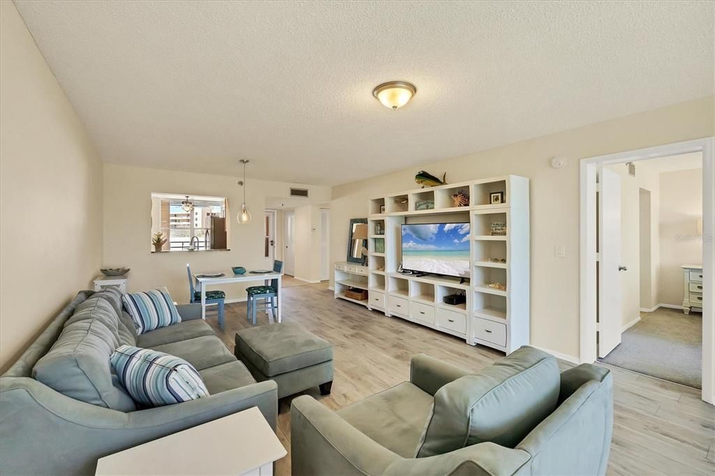 En Venta: $175,500 (2 camas, 2 baños, 1256 Pies cuadrados)