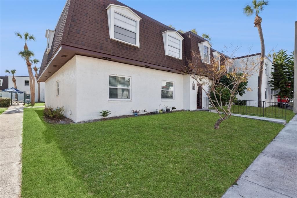 For Sale: $129,900 (2 beds, 1 baths, 960 Square Feet)