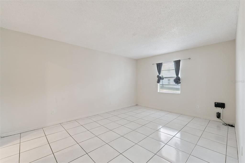 For Sale: $129,900 (2 beds, 1 baths, 960 Square Feet)