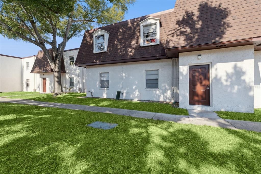 For Sale: $129,900 (2 beds, 1 baths, 960 Square Feet)