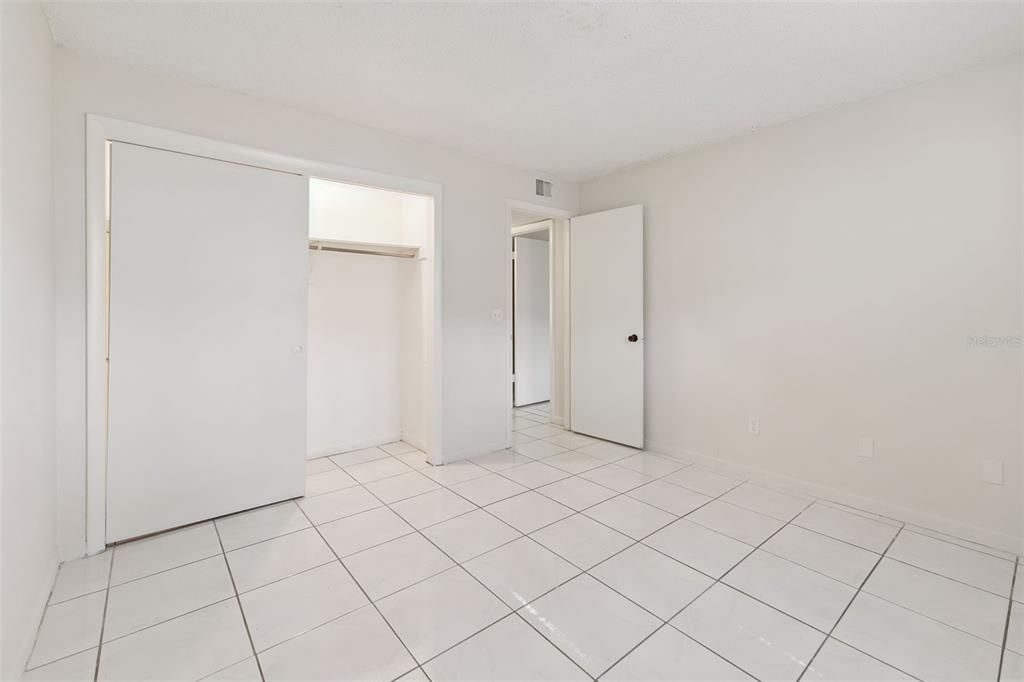 For Sale: $129,900 (2 beds, 1 baths, 960 Square Feet)