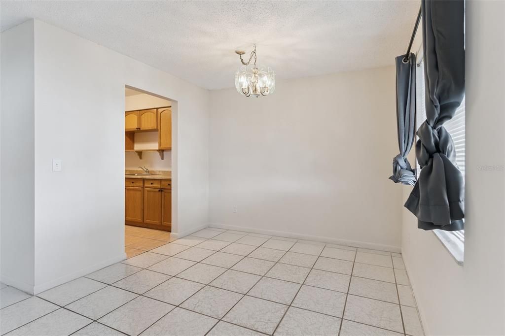 For Sale: $129,900 (2 beds, 1 baths, 960 Square Feet)