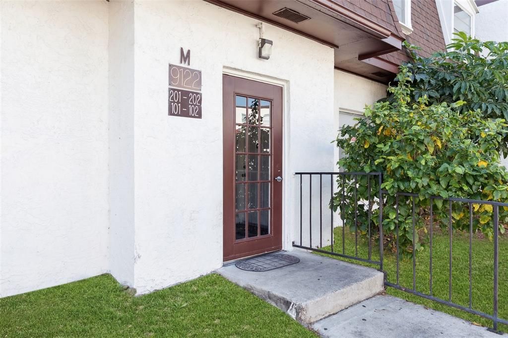 For Sale: $129,900 (2 beds, 1 baths, 960 Square Feet)