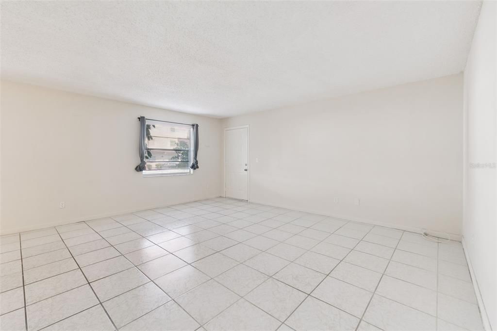 For Sale: $129,900 (2 beds, 1 baths, 960 Square Feet)