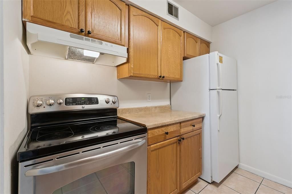 For Sale: $129,900 (2 beds, 1 baths, 960 Square Feet)