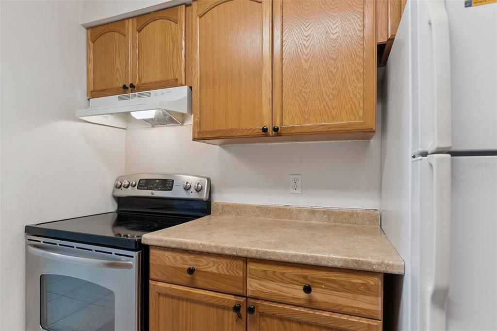 For Sale: $129,900 (2 beds, 1 baths, 960 Square Feet)