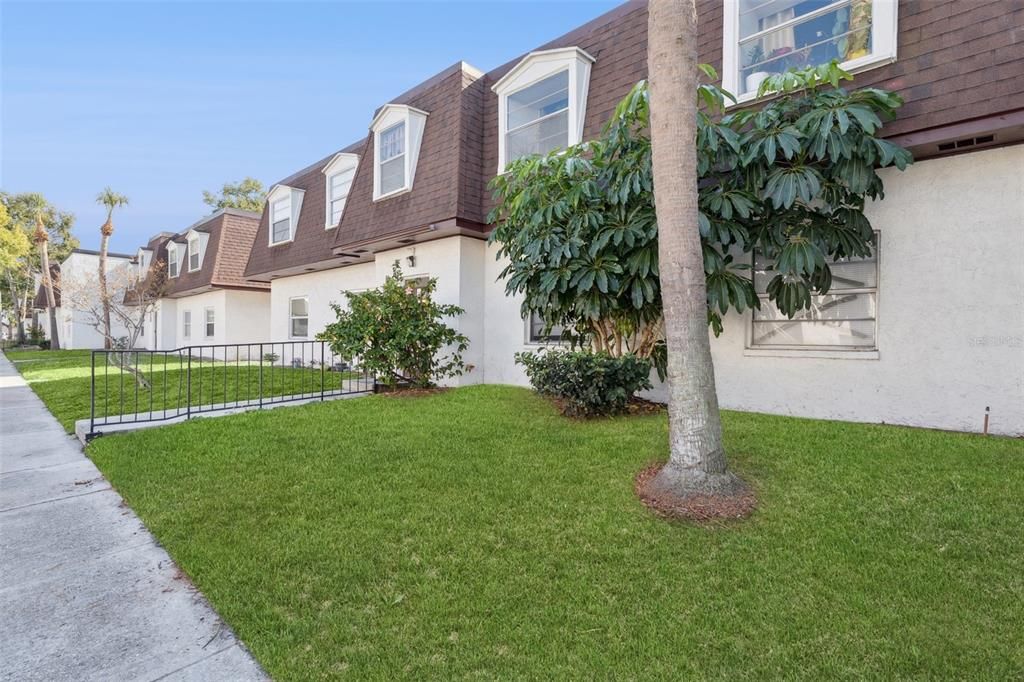 For Sale: $129,900 (2 beds, 1 baths, 960 Square Feet)