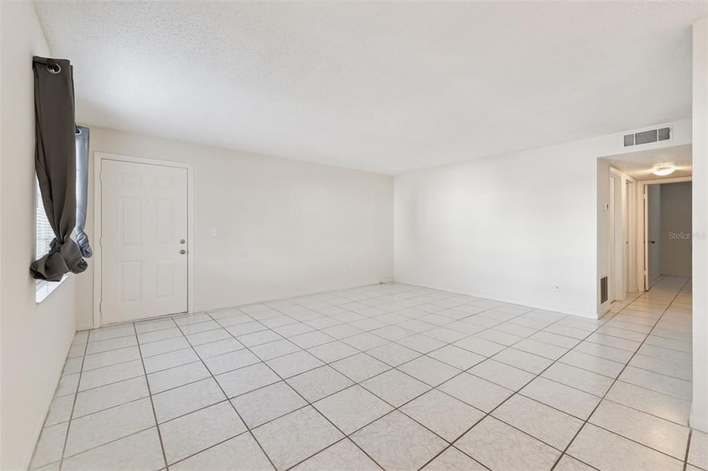 For Sale: $129,900 (2 beds, 1 baths, 960 Square Feet)