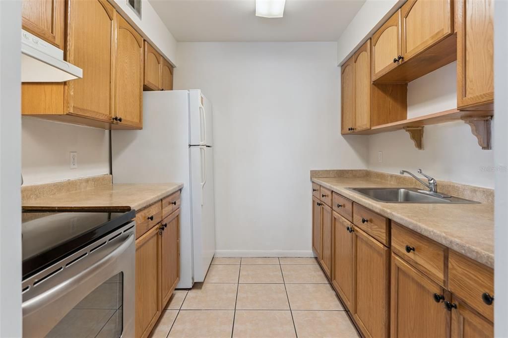 For Sale: $129,900 (2 beds, 1 baths, 960 Square Feet)