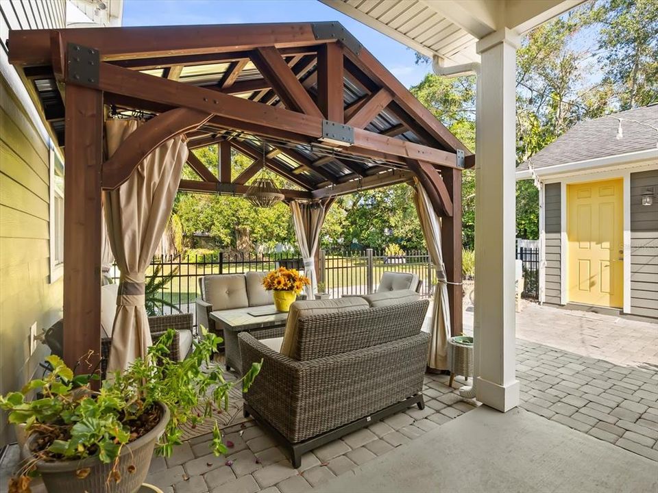 En Venta: $775,000 (3 camas, 2 baños, 2172 Pies cuadrados)