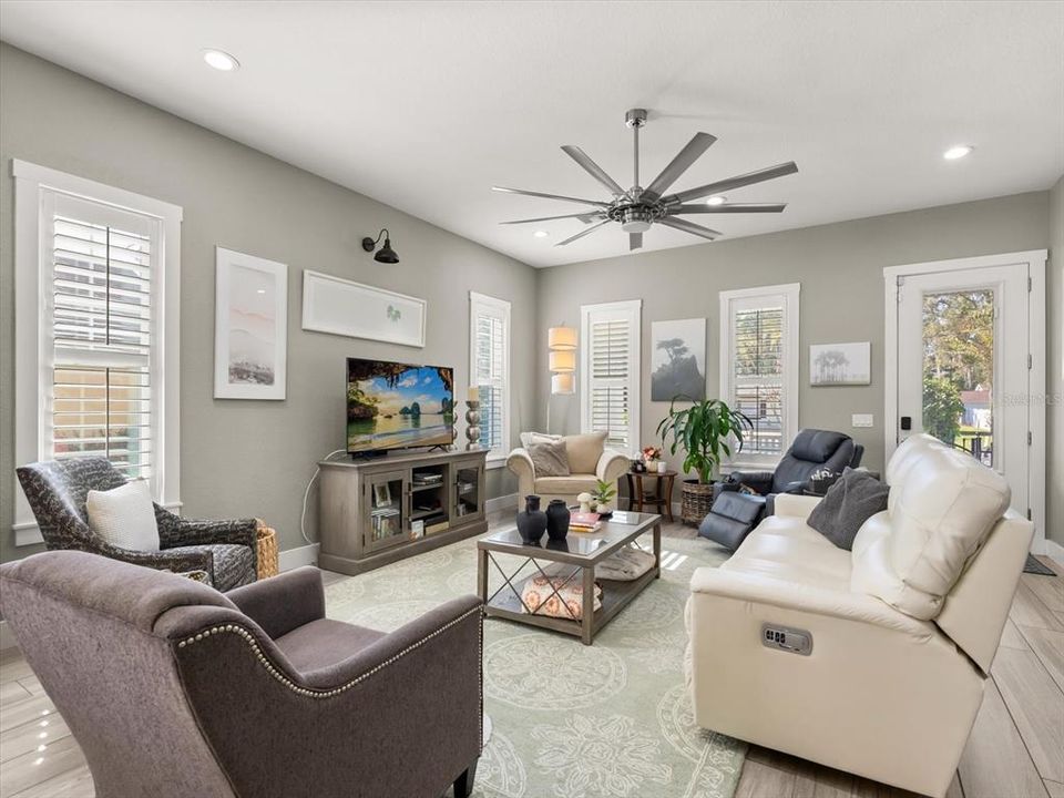 En Venta: $775,000 (3 camas, 2 baños, 2172 Pies cuadrados)