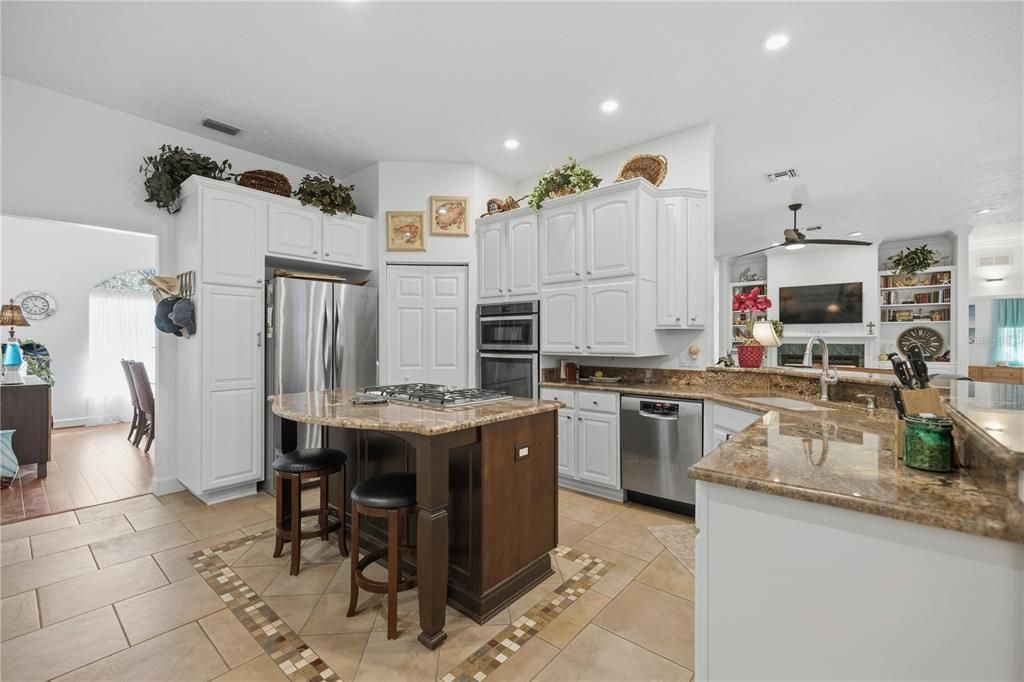 待售: $625,000 (4 贝兹, 3 浴室, 2900 平方英尺)