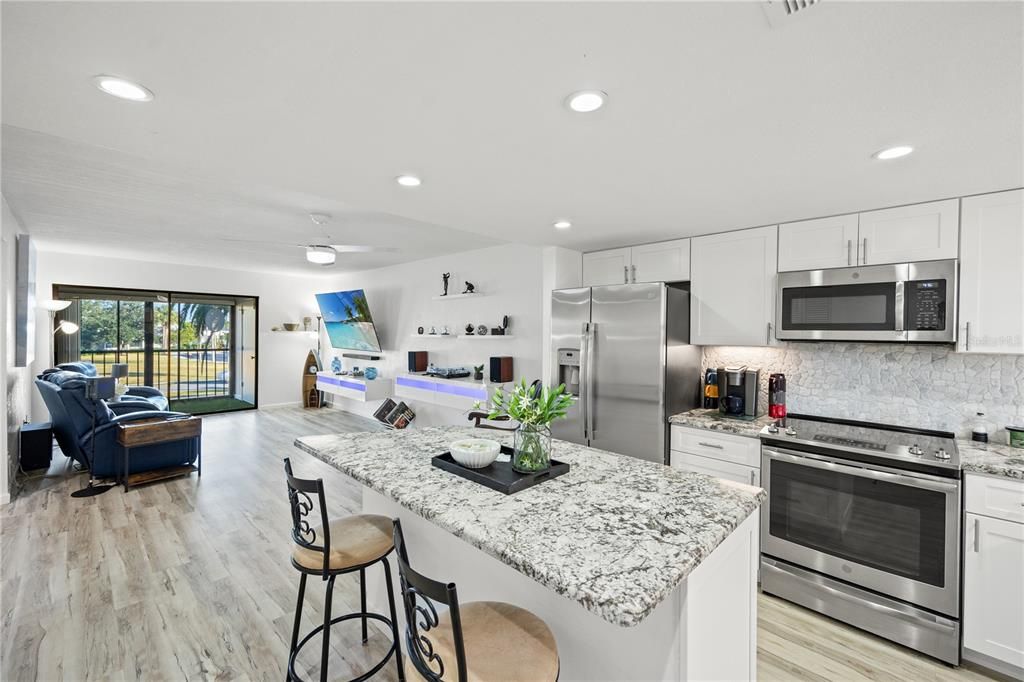 待售: $155,000 (2 贝兹, 2 浴室, 1044 平方英尺)