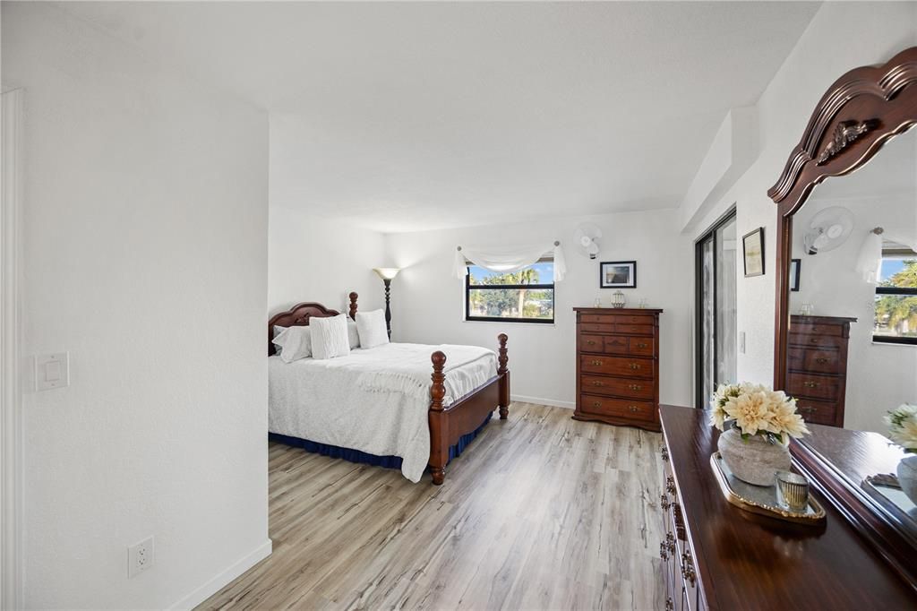 待售: $155,000 (2 贝兹, 2 浴室, 1044 平方英尺)