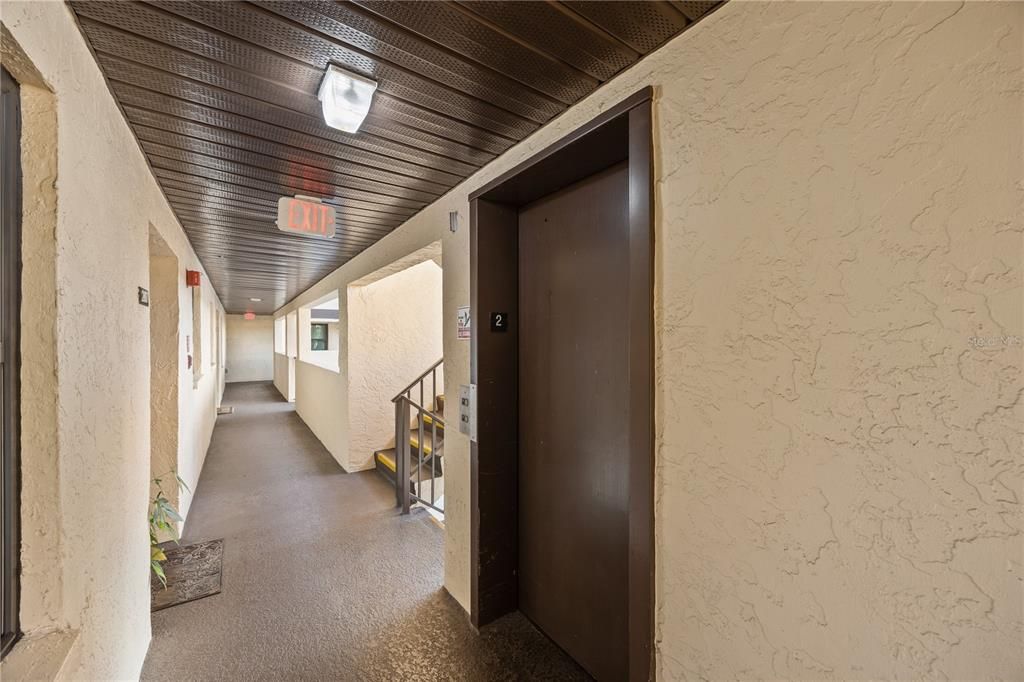 待售: $155,000 (2 贝兹, 2 浴室, 1044 平方英尺)