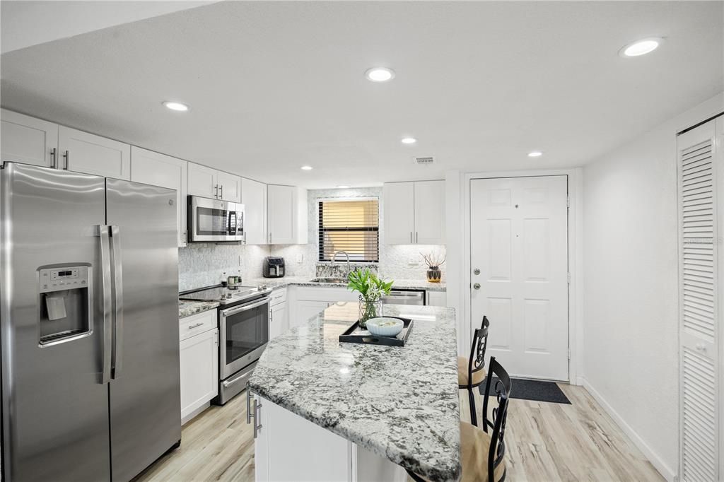 待售: $155,000 (2 贝兹, 2 浴室, 1044 平方英尺)